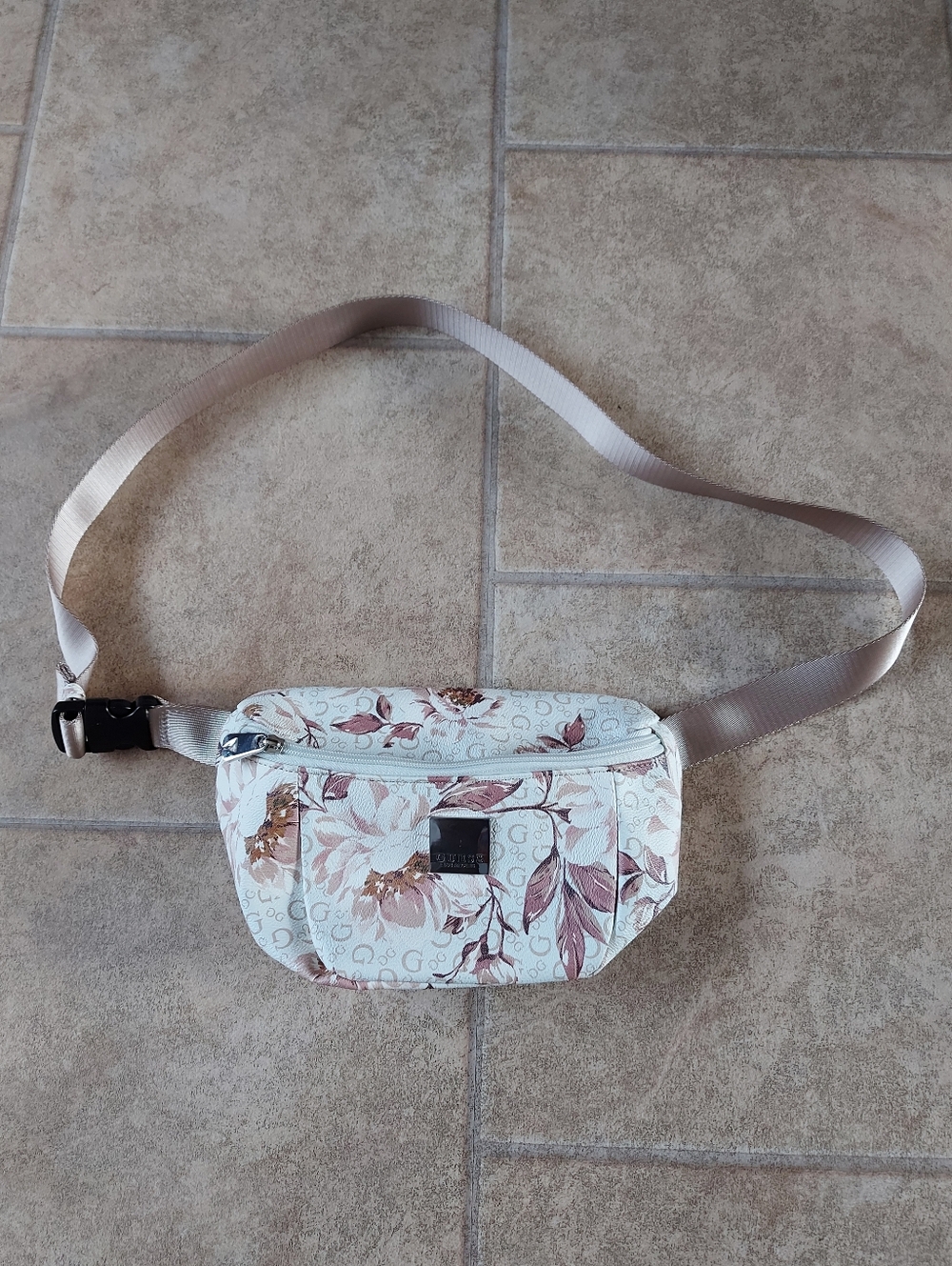 GUESS Womens Floral Bum Bag (Cant Ship Until May 16th)
